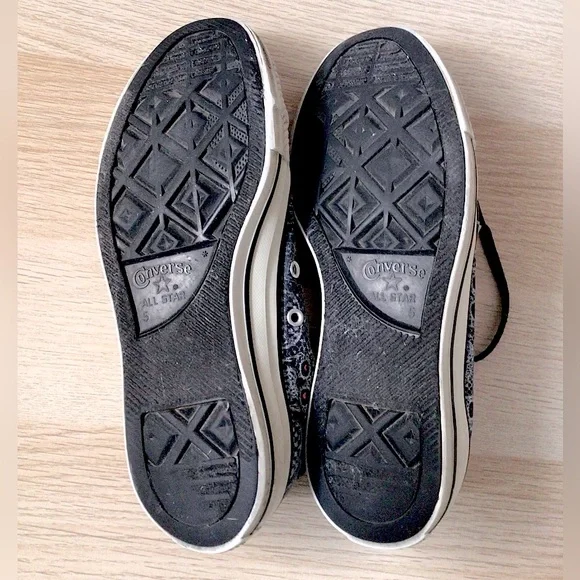Converse Skull Print Sneakers - Picture 4 of 6